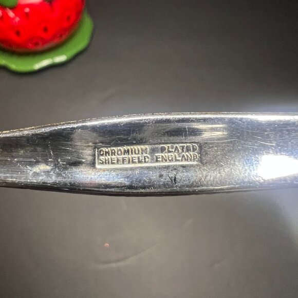 Vintage Red & Green Strawberry Ceramic Sugar Bowl Jar w/ Sheffield Spoon 4.5" - Picture 11 of 11